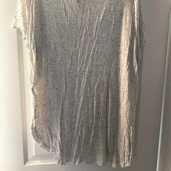 Light gray & black heathered dolphin hem tee with open side slits - Picture 3 of 4